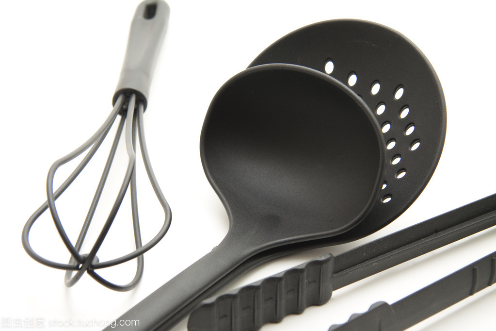 厨房中的得力助手 常用厨房用具及其功能详解